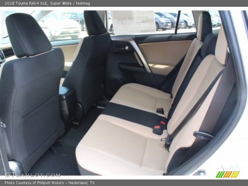 Super White / Nutmeg 2018 Toyota RAV4 XLE