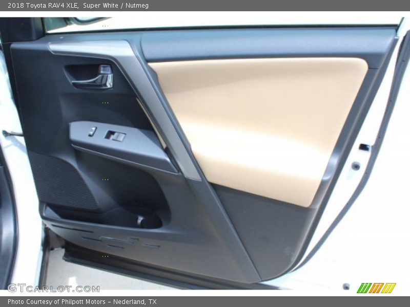 Super White / Nutmeg 2018 Toyota RAV4 XLE