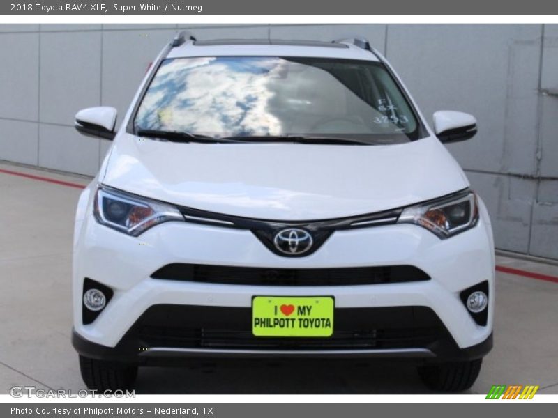 Super White / Nutmeg 2018 Toyota RAV4 XLE