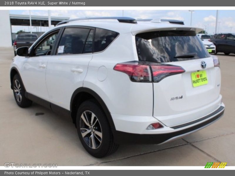 Super White / Nutmeg 2018 Toyota RAV4 XLE