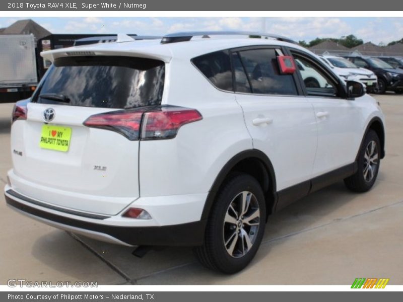 Super White / Nutmeg 2018 Toyota RAV4 XLE