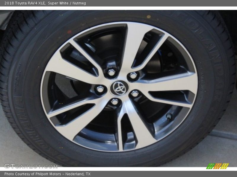 Super White / Nutmeg 2018 Toyota RAV4 XLE