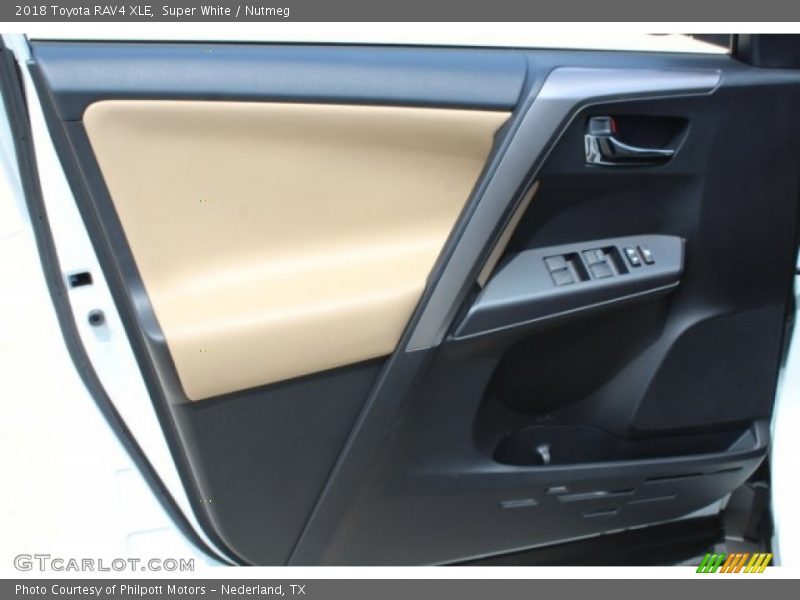 Super White / Nutmeg 2018 Toyota RAV4 XLE