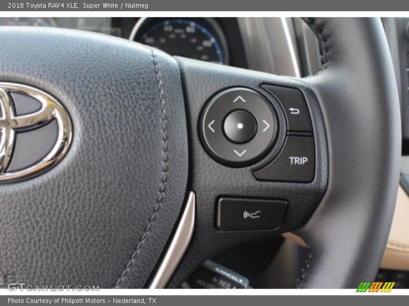 Super White / Nutmeg 2018 Toyota RAV4 XLE