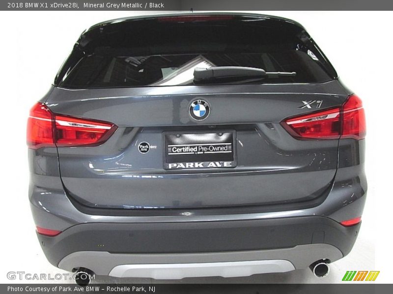 Mineral Grey Metallic / Black 2018 BMW X1 xDrive28i