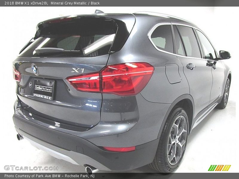 Mineral Grey Metallic / Black 2018 BMW X1 xDrive28i