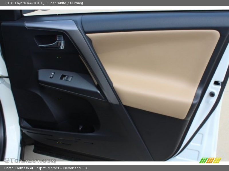 Super White / Nutmeg 2018 Toyota RAV4 XLE