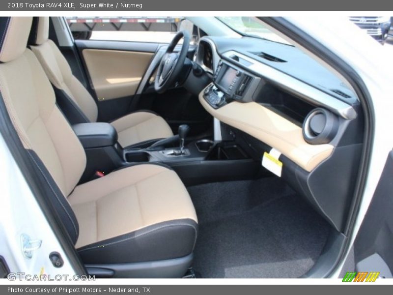 Super White / Nutmeg 2018 Toyota RAV4 XLE