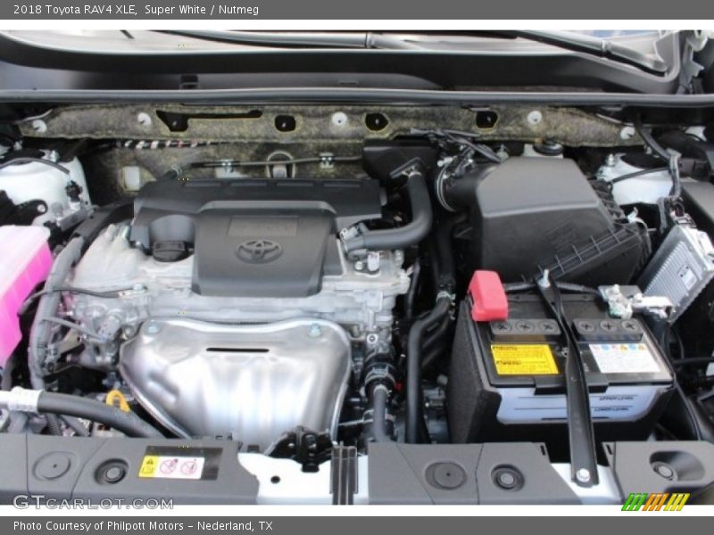 Super White / Nutmeg 2018 Toyota RAV4 XLE