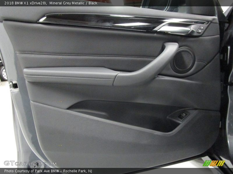 Mineral Grey Metallic / Black 2018 BMW X1 xDrive28i