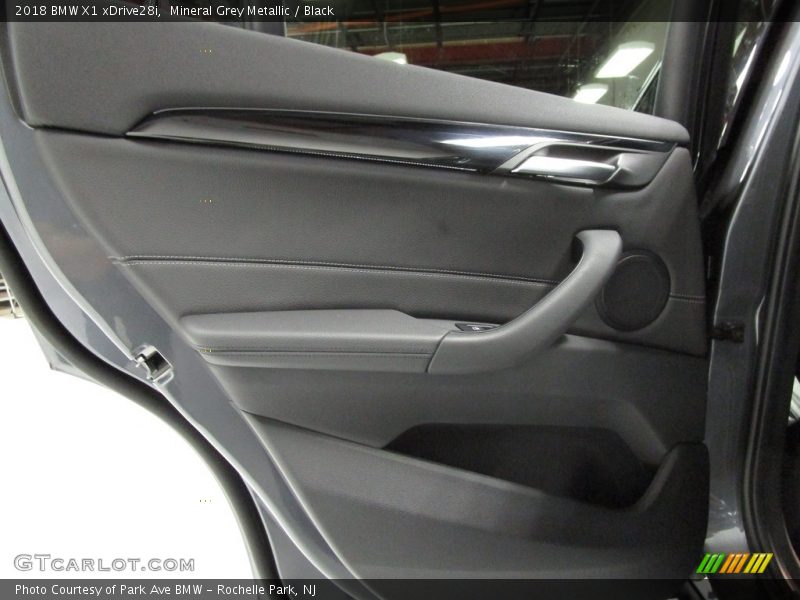 Mineral Grey Metallic / Black 2018 BMW X1 xDrive28i