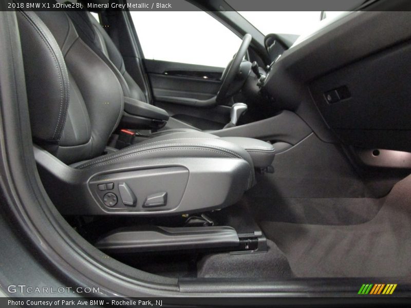 Mineral Grey Metallic / Black 2018 BMW X1 xDrive28i