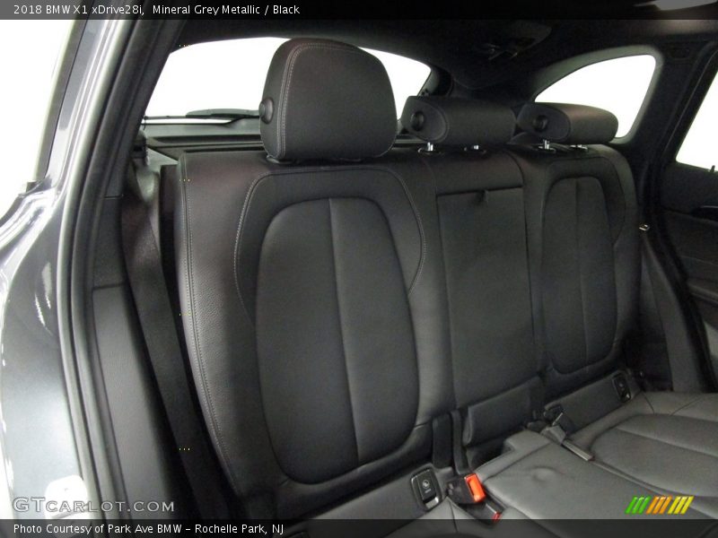 Mineral Grey Metallic / Black 2018 BMW X1 xDrive28i