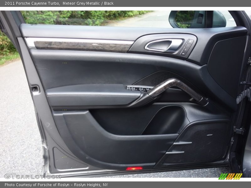 Meteor Grey Metallic / Black 2011 Porsche Cayenne Turbo