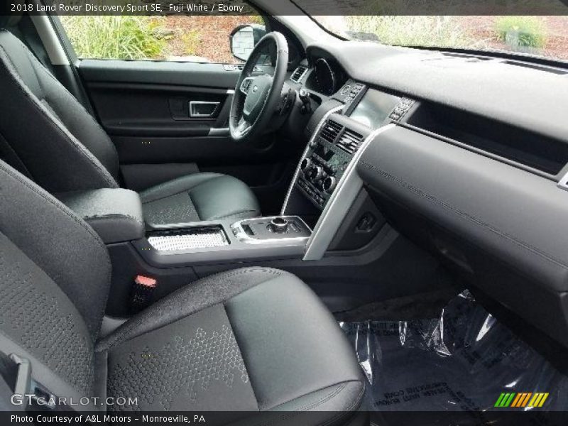 Fuji White / Ebony 2018 Land Rover Discovery Sport SE
