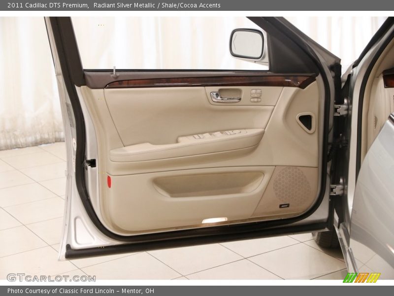 Radiant Silver Metallic / Shale/Cocoa Accents 2011 Cadillac DTS Premium