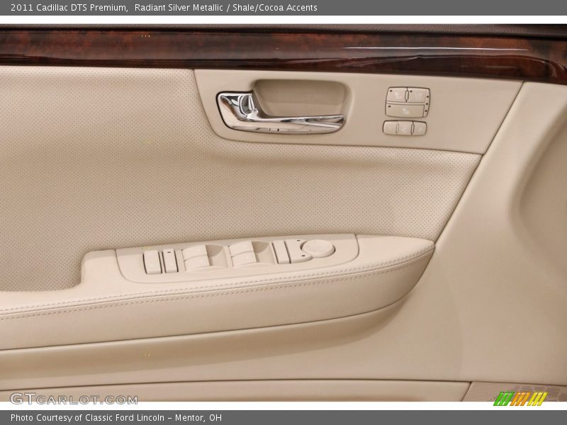 Radiant Silver Metallic / Shale/Cocoa Accents 2011 Cadillac DTS Premium