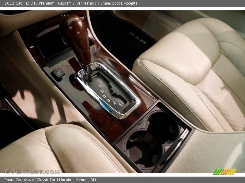 Radiant Silver Metallic / Shale/Cocoa Accents 2011 Cadillac DTS Premium