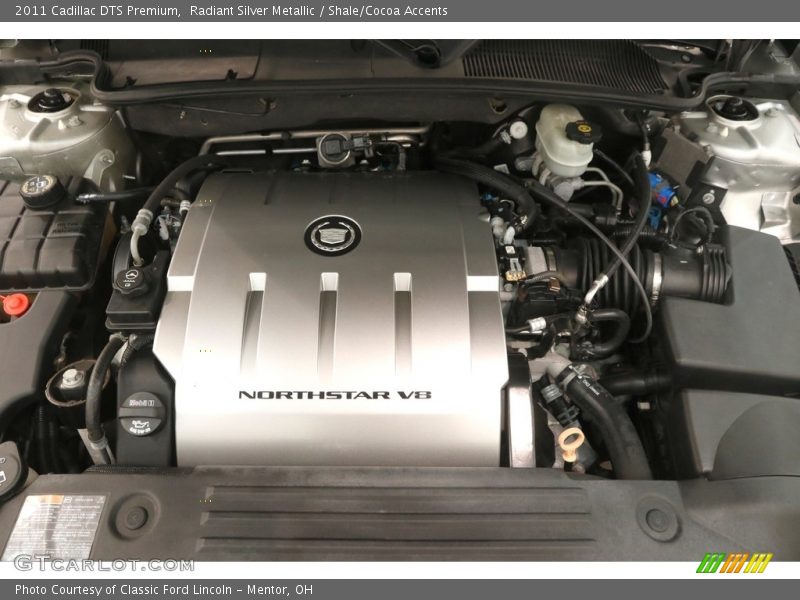 Radiant Silver Metallic / Shale/Cocoa Accents 2011 Cadillac DTS Premium