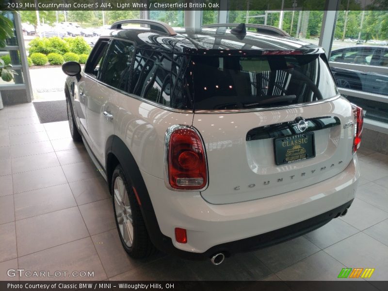 Light White / Chesterfield British Oak 2019 Mini Countryman Cooper S All4