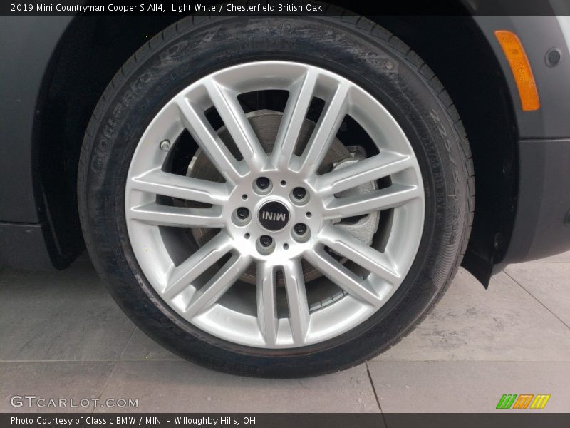 Light White / Chesterfield British Oak 2019 Mini Countryman Cooper S All4