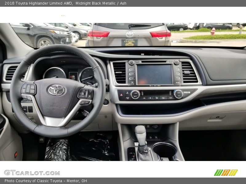 Midnight Black Metallic / Ash 2018 Toyota Highlander Limited AWD