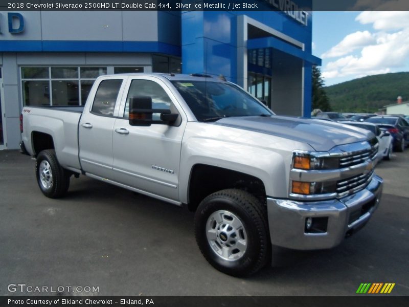 Front 3/4 View of 2018 Silverado 2500HD LT Double Cab 4x4