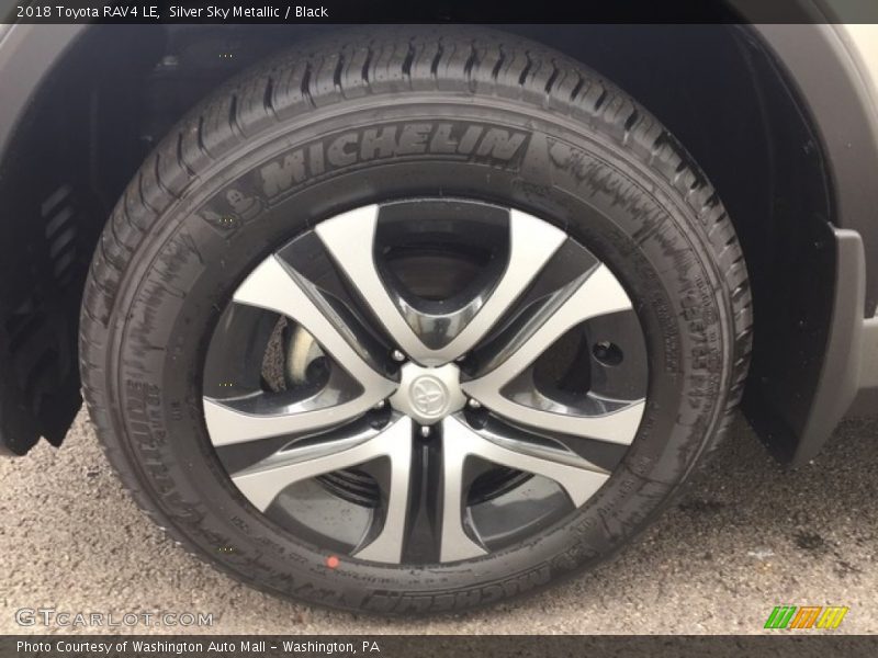 Silver Sky Metallic / Black 2018 Toyota RAV4 LE