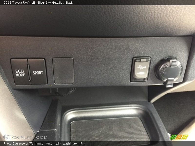 Silver Sky Metallic / Black 2018 Toyota RAV4 LE
