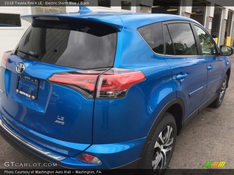 Electric Storm Blue / Black 2018 Toyota RAV4 LE