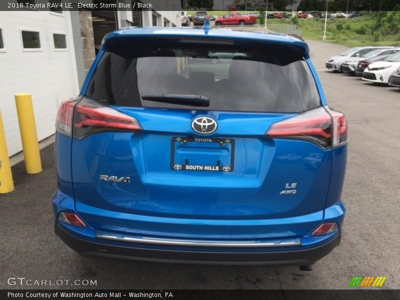 Electric Storm Blue / Black 2018 Toyota RAV4 LE