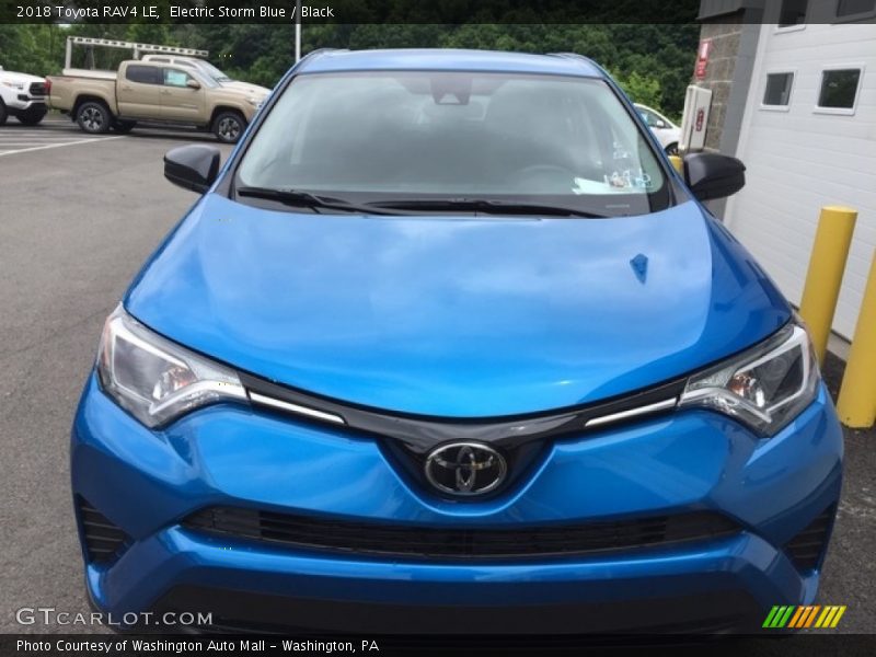 Electric Storm Blue / Black 2018 Toyota RAV4 LE