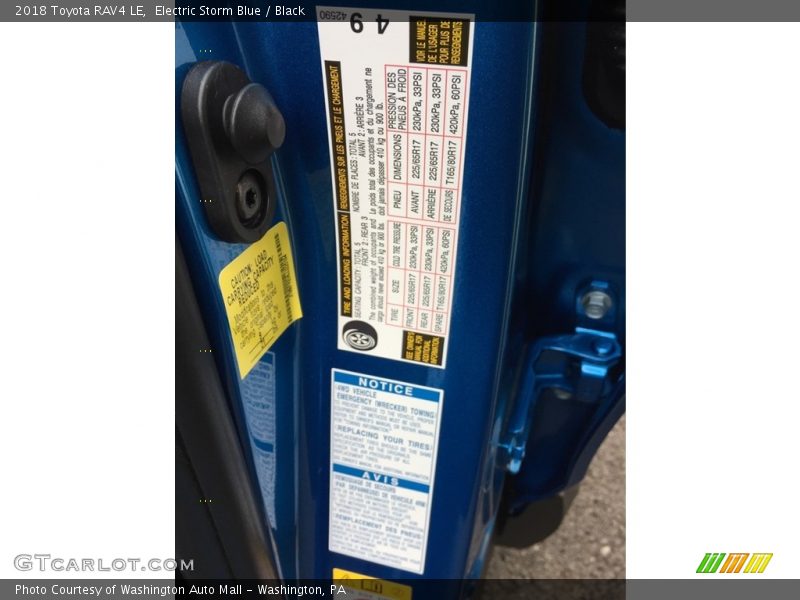Electric Storm Blue / Black 2018 Toyota RAV4 LE