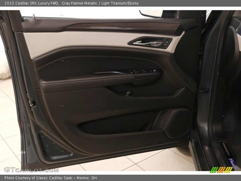 Gray Flannel Metallic / Light Titanium/Ebony 2013 Cadillac SRX Luxury FWD
