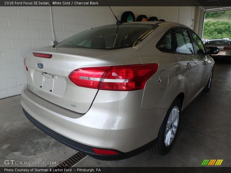 White Gold / Charcoal Black 2018 Ford Focus SE Sedan