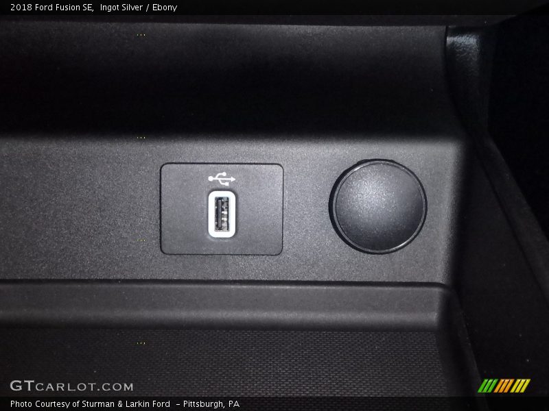 Ingot Silver / Ebony 2018 Ford Fusion SE