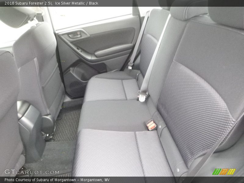 Ice Silver Metallic / Black 2018 Subaru Forester 2.5i