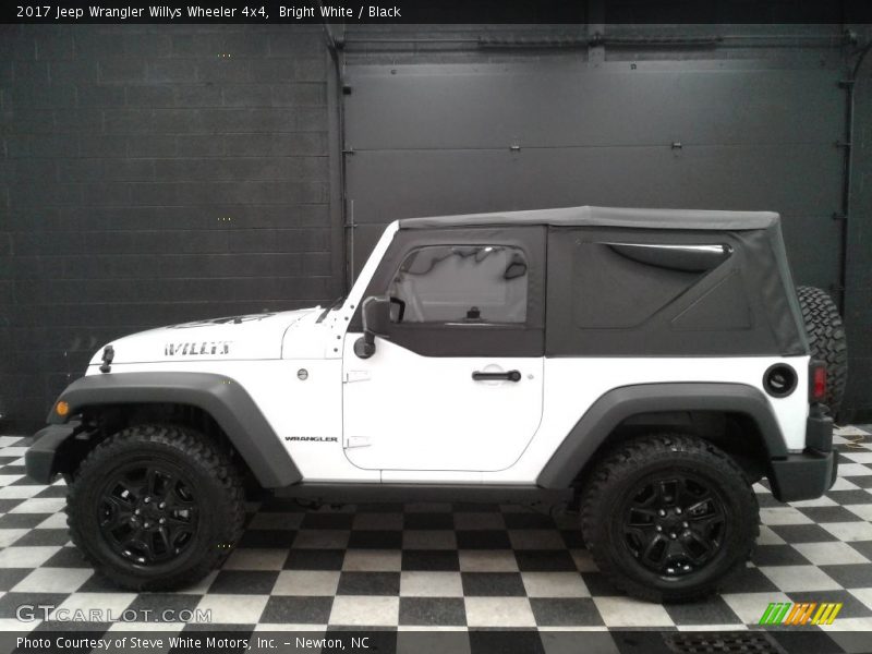 Bright White / Black 2017 Jeep Wrangler Willys Wheeler 4x4