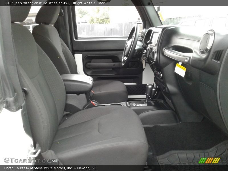 Bright White / Black 2017 Jeep Wrangler Willys Wheeler 4x4