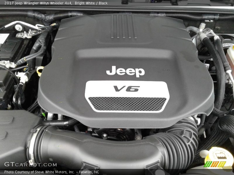 Bright White / Black 2017 Jeep Wrangler Willys Wheeler 4x4