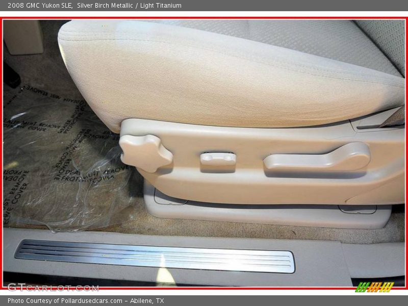 Silver Birch Metallic / Light Titanium 2008 GMC Yukon SLE