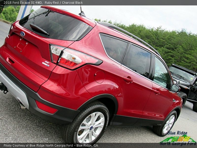 Ruby Red / Charcoal Black 2018 Ford Escape SE 4WD