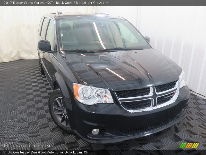 Black Onyx / Black/Light Graystone 2017 Dodge Grand Caravan SXT