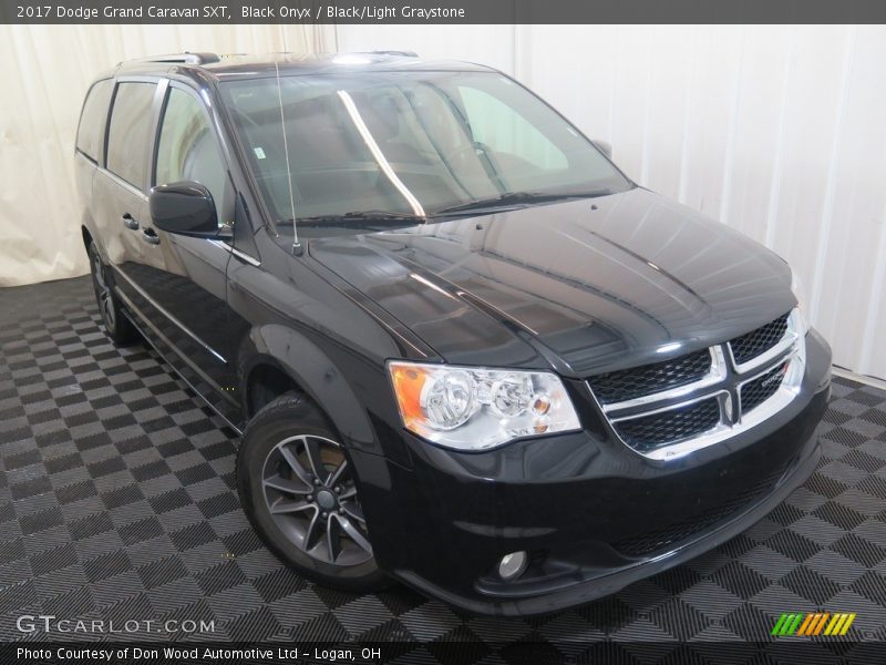 Black Onyx / Black/Light Graystone 2017 Dodge Grand Caravan SXT