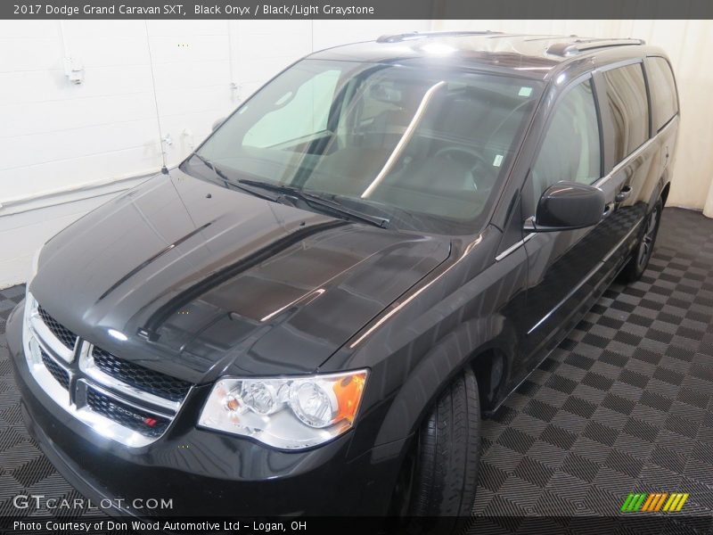 Black Onyx / Black/Light Graystone 2017 Dodge Grand Caravan SXT
