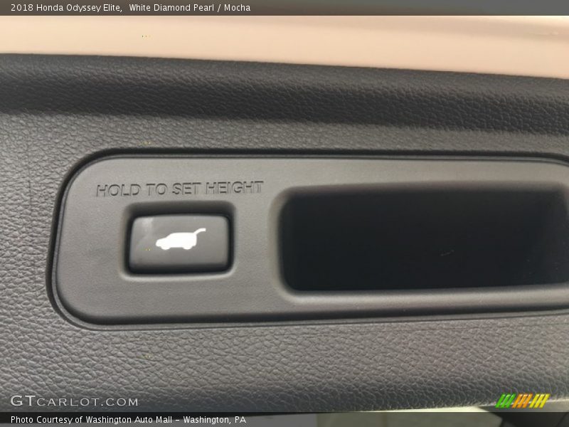 White Diamond Pearl / Mocha 2018 Honda Odyssey Elite