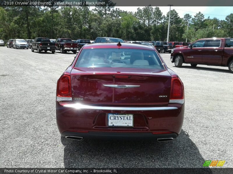 Velvet Red Pearl / Black/Linen 2018 Chrysler 300 Touring