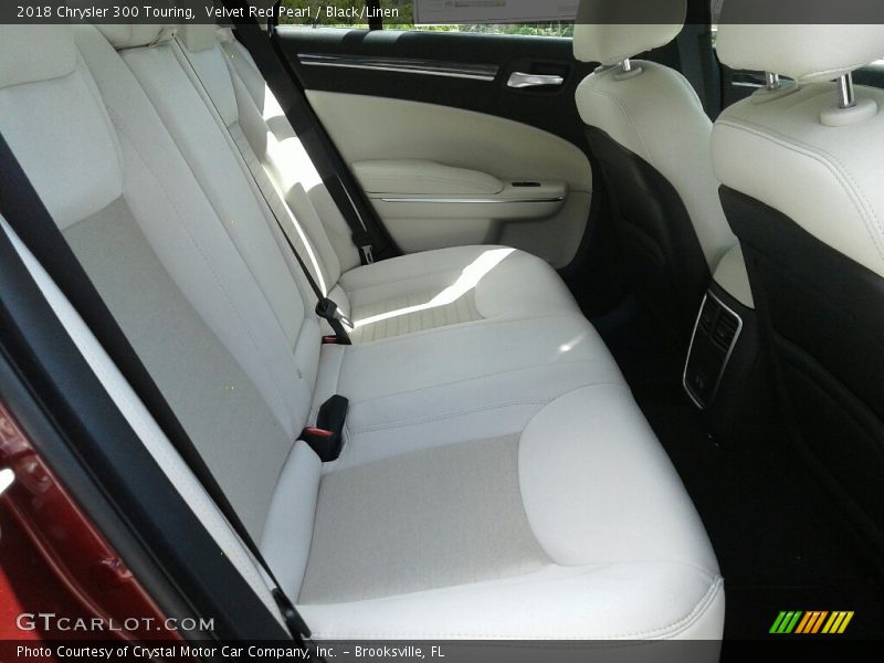 Velvet Red Pearl / Black/Linen 2018 Chrysler 300 Touring