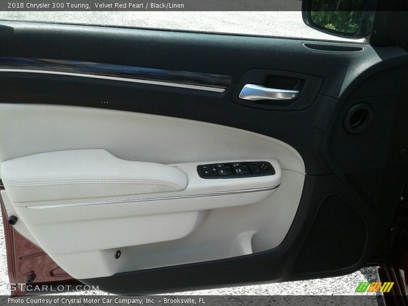 Velvet Red Pearl / Black/Linen 2018 Chrysler 300 Touring