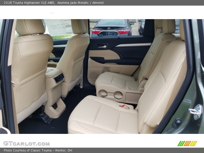 Alumina Jade Metallic / Almond 2018 Toyota Highlander XLE AWD